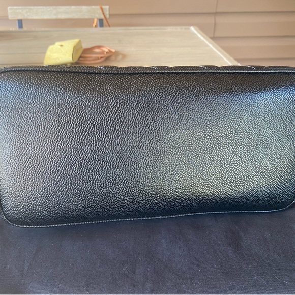 Chanel Timeless Medallion Handbag Purse w dustbag & CC medallion + Gold Hardware - Picture 4 of 16